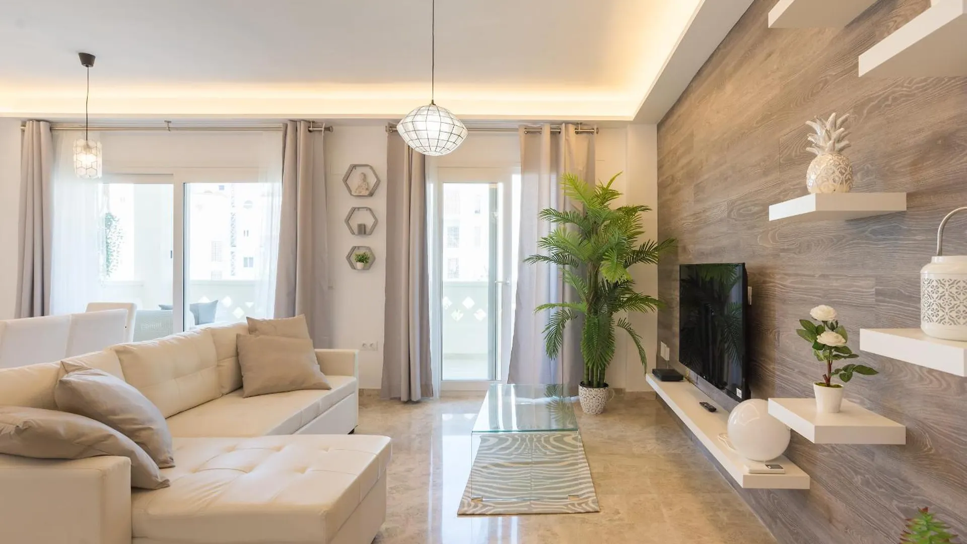Saturnodream-4 Min To The Beach-Seasonal Pool Torremolinos Spain