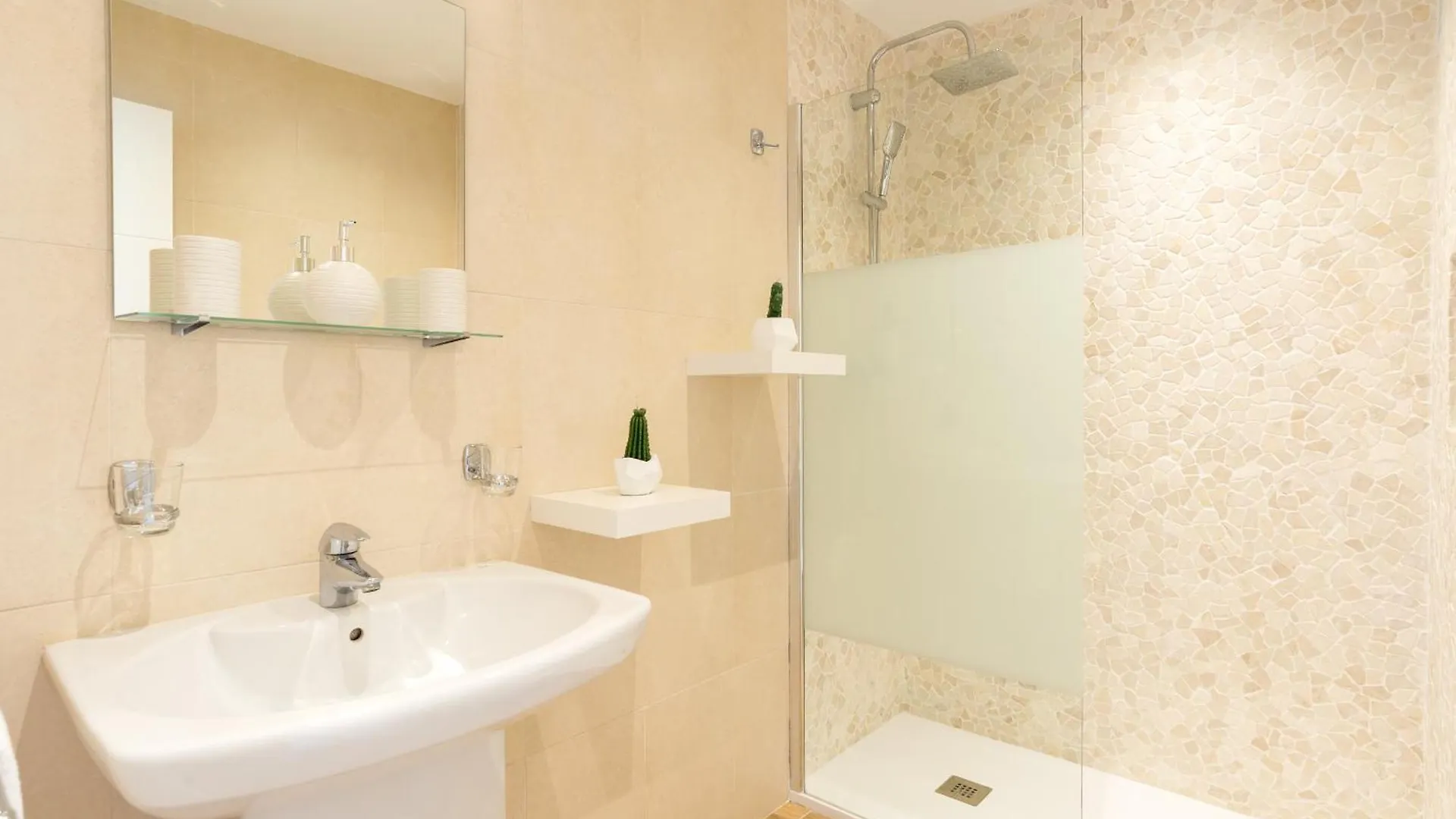 Saturnodream-4 Min To The Beach-Seasonal Pool Torremolinos Apartment
